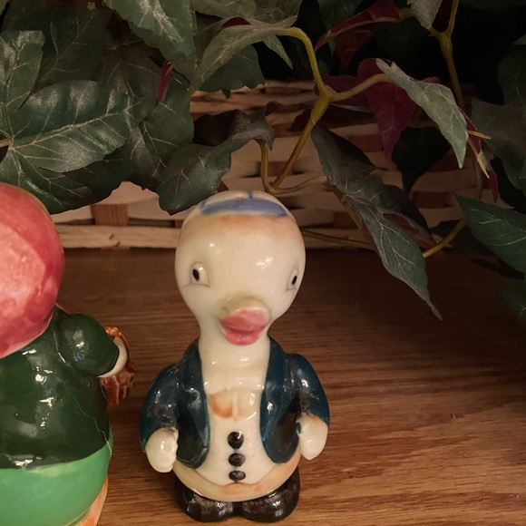 ADORABLE GIRL AND BOY DUCK SALT AND PEPPER SHAKERS - Picture 4 of 5